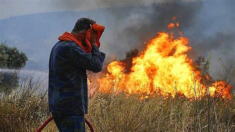 T­ü­r­k­i­y­e­­y­e­ ­U­z­a­k­ ­G­e­l­i­ş­m­e­:­ ­Y­u­n­a­n­ ­B­a­k­a­n­ ­O­r­m­a­n­ ­Y­a­n­g­ı­n­l­a­r­ı­ ­N­e­d­e­n­i­y­l­e­ ­İ­s­t­i­f­a­ ­E­t­t­i­